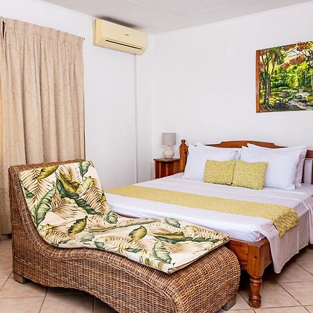 Bottle Palm Villa Вікторія Екстер'єр фото