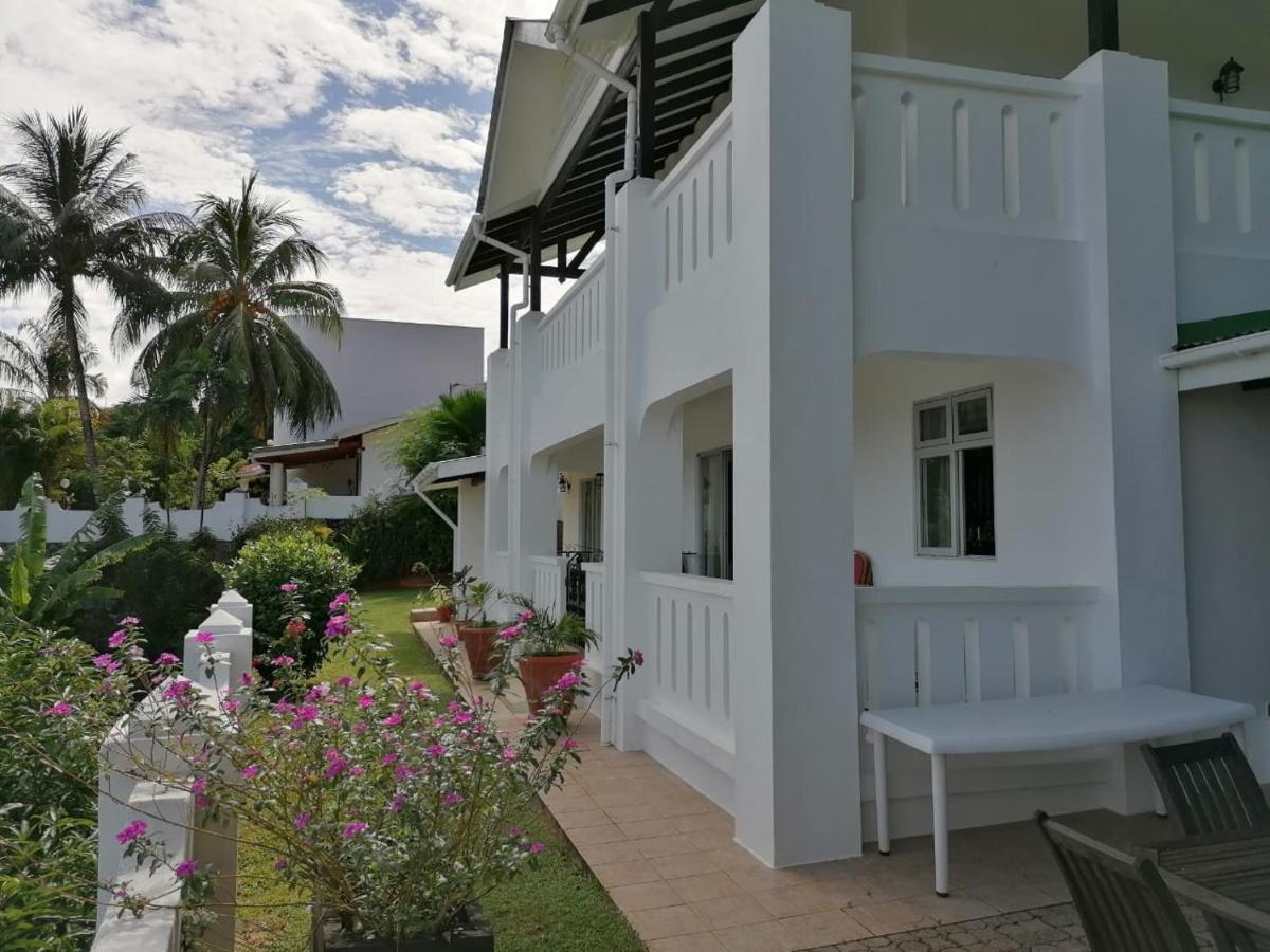 Bottle Palm Villa Вікторія Екстер'єр фото