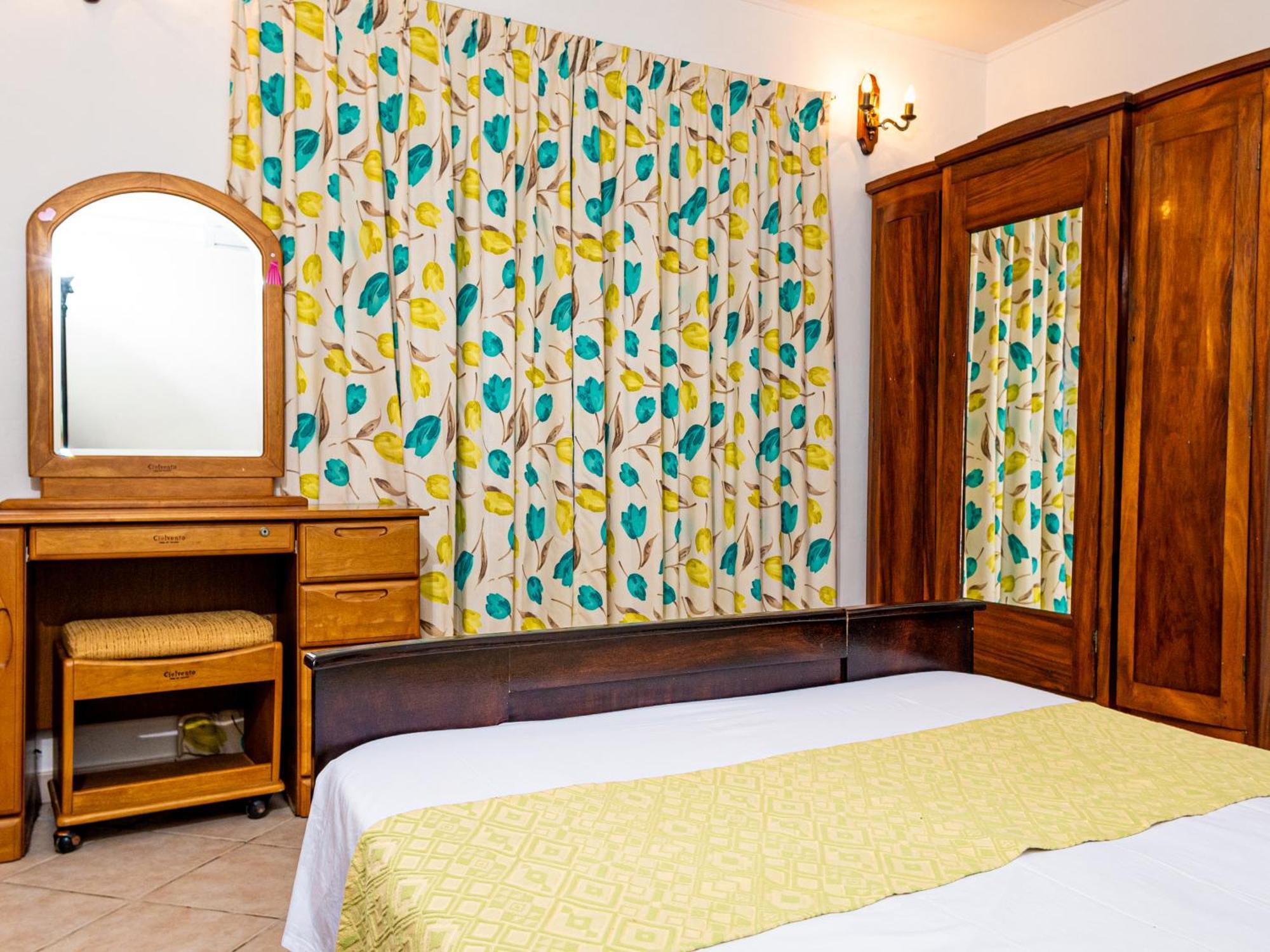 Bottle Palm Villa Вікторія Екстер'єр фото