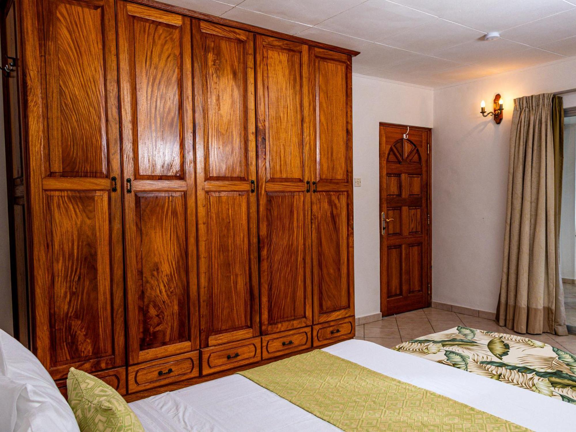 Bottle Palm Villa Вікторія Екстер'єр фото