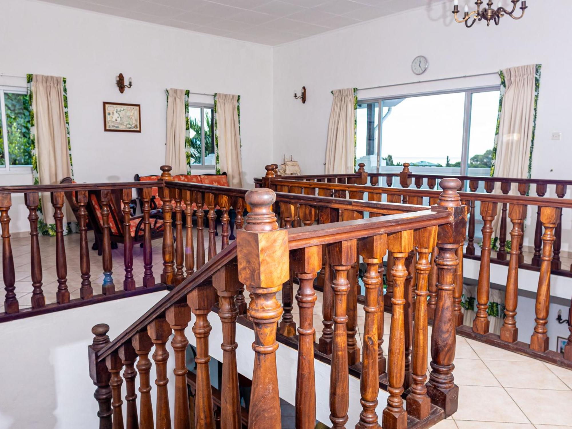 Bottle Palm Villa Вікторія Екстер'єр фото