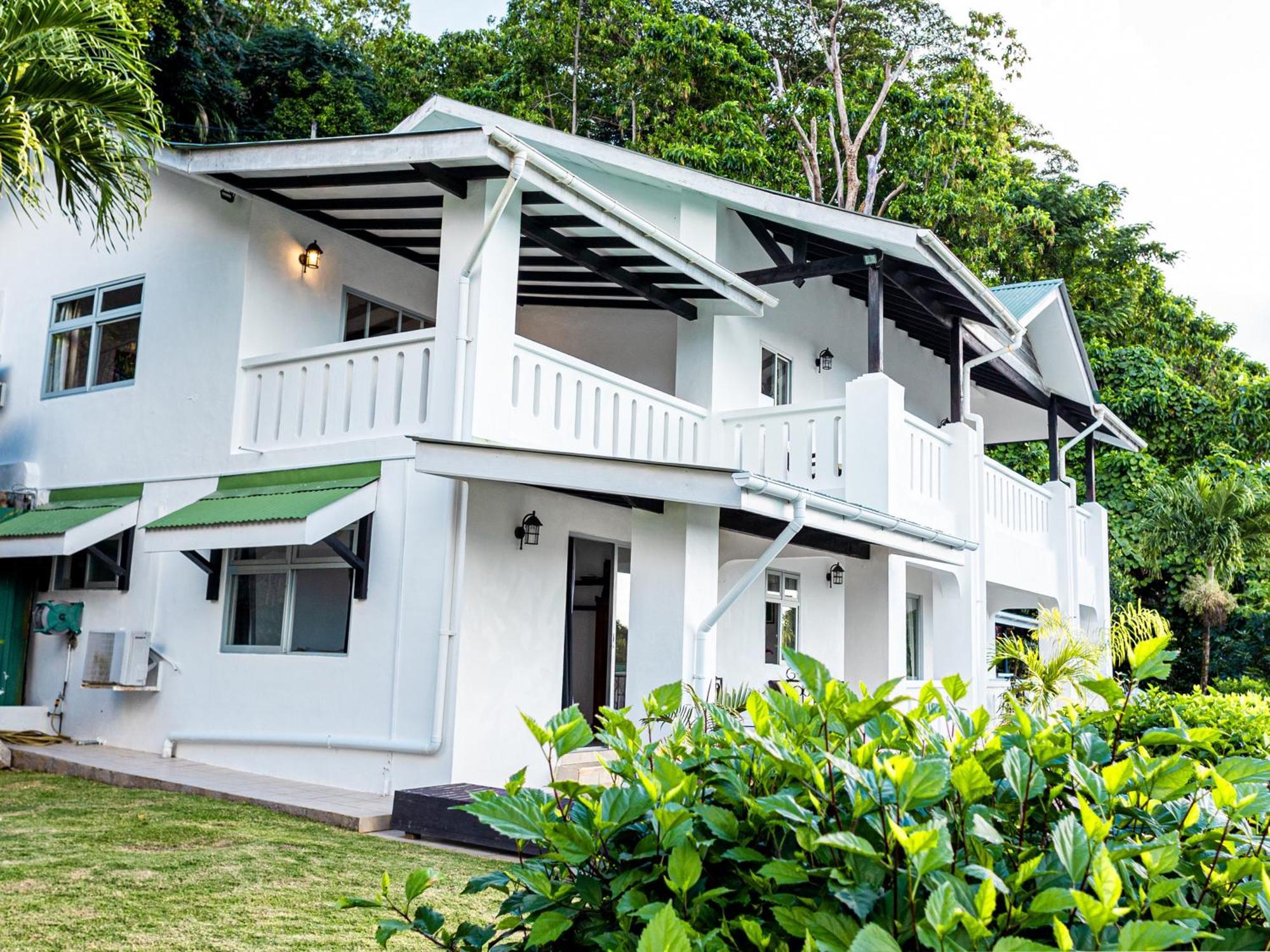Bottle Palm Villa Вікторія Екстер'єр фото