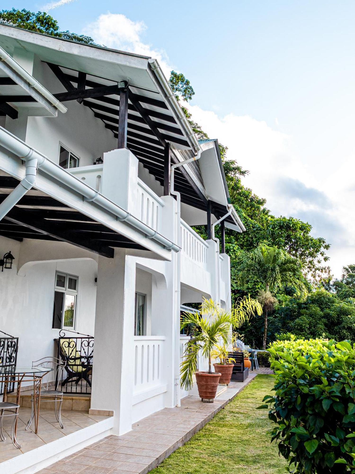 Bottle Palm Villa Вікторія Екстер'єр фото