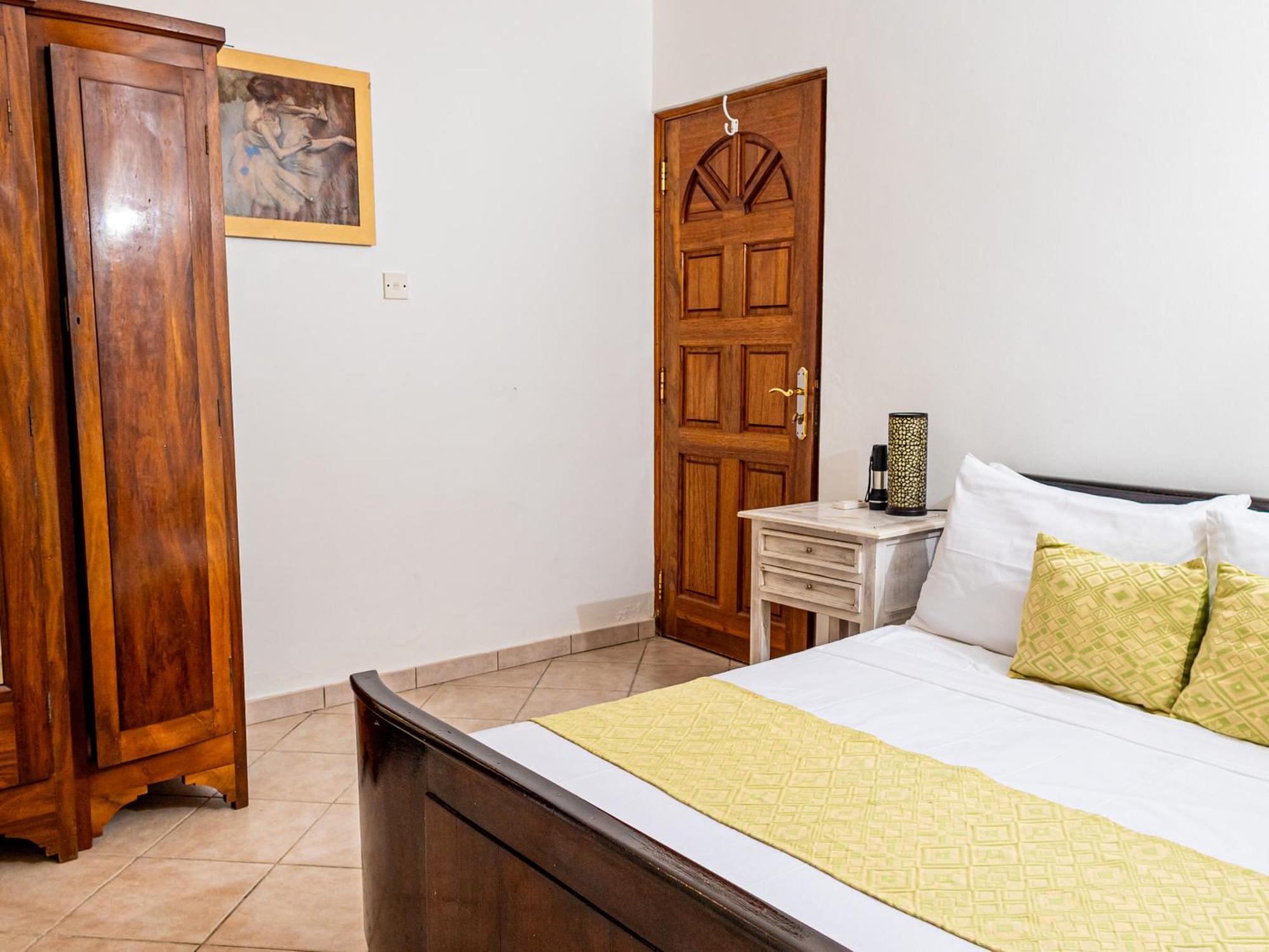 Bottle Palm Villa Вікторія Екстер'єр фото