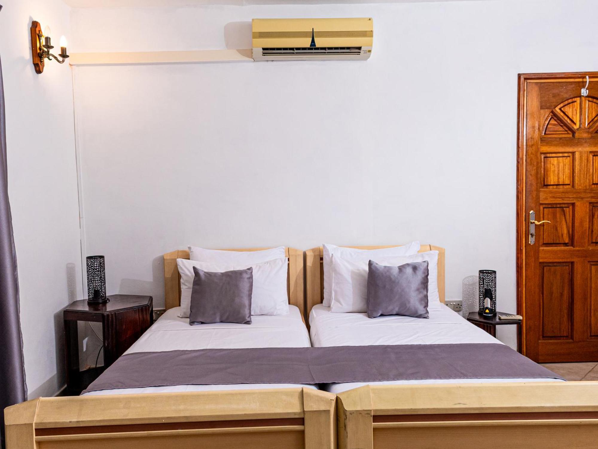 Bottle Palm Villa Вікторія Екстер'єр фото