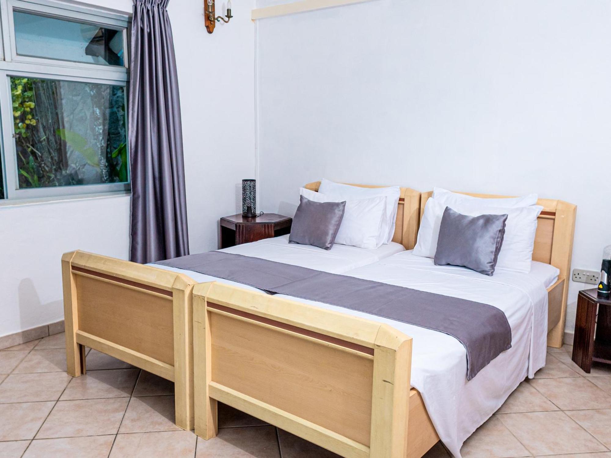 Bottle Palm Villa Вікторія Екстер'єр фото