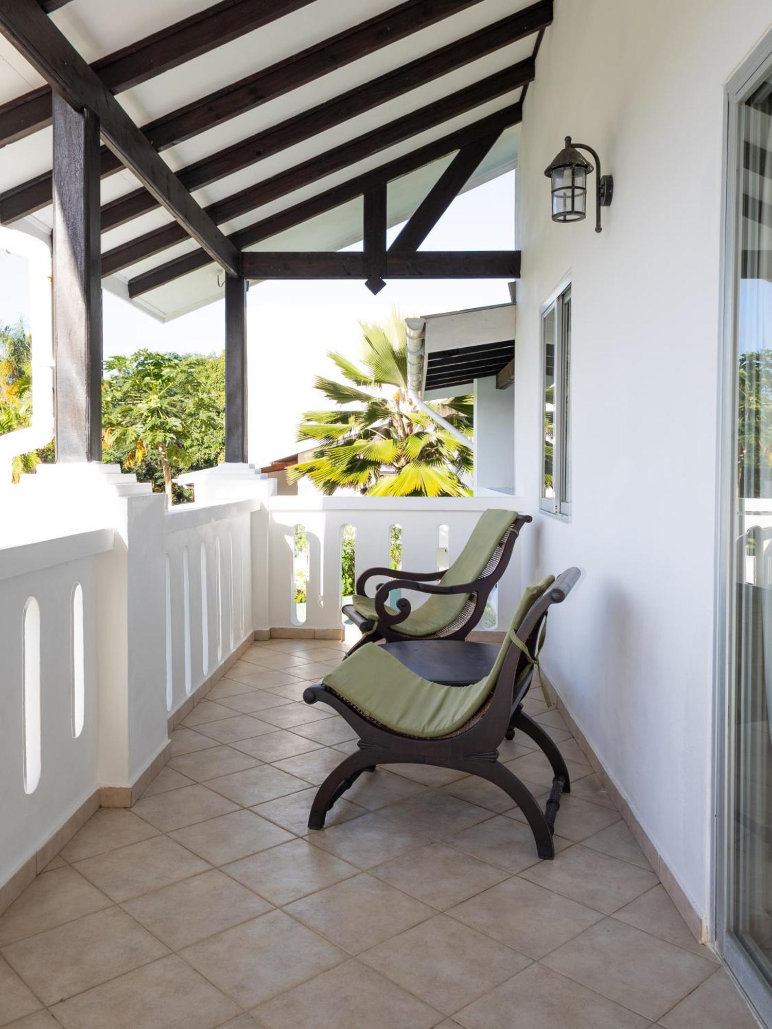 Bottle Palm Villa Вікторія Екстер'єр фото