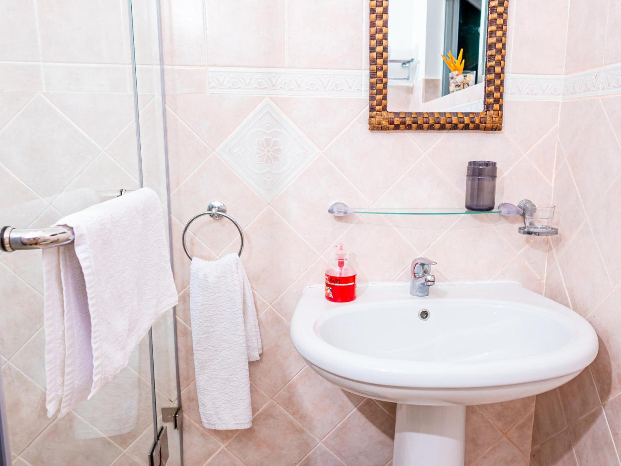 Bottle Palm Villa Вікторія Екстер'єр фото