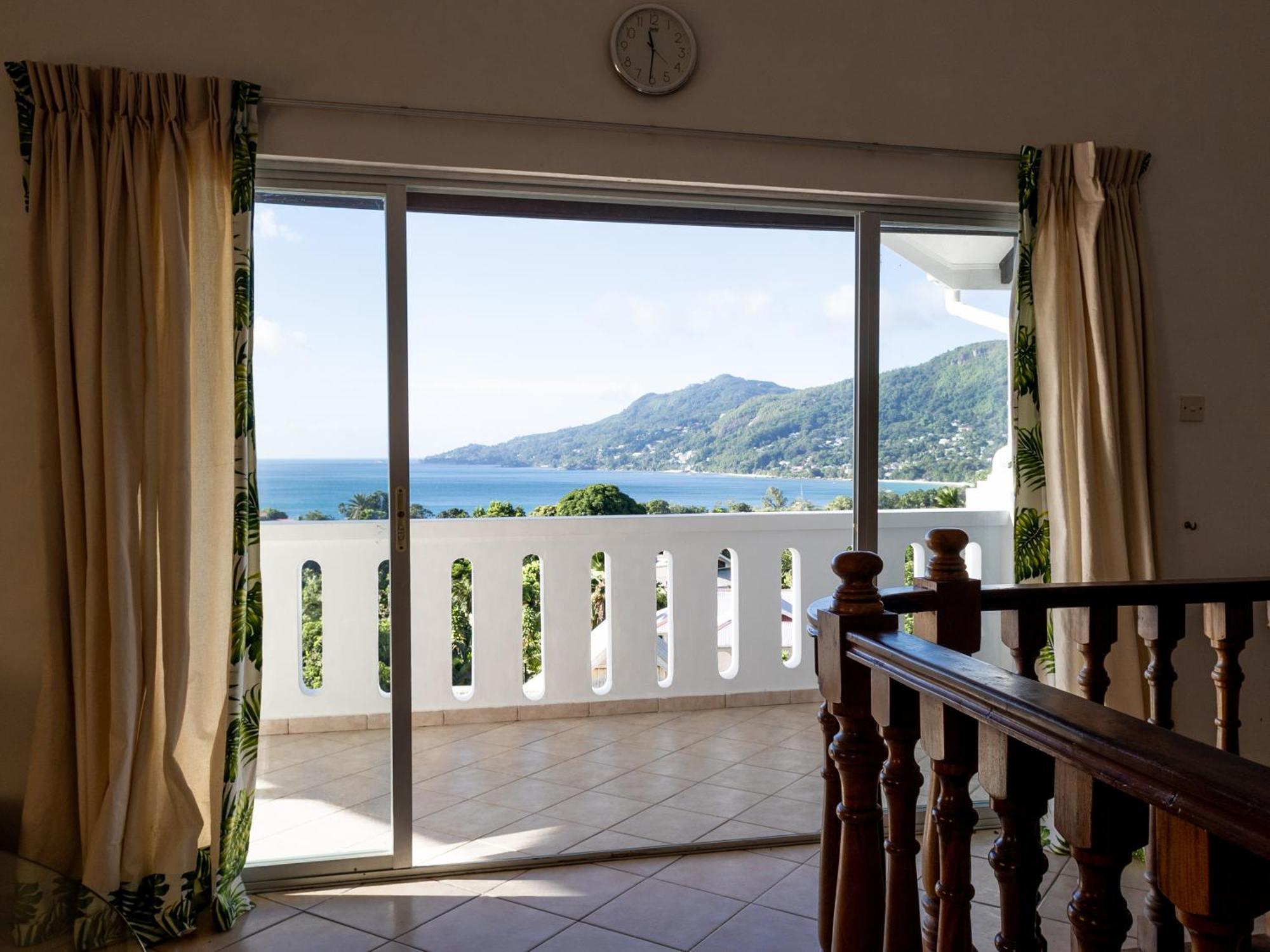 Bottle Palm Villa Вікторія Екстер'єр фото